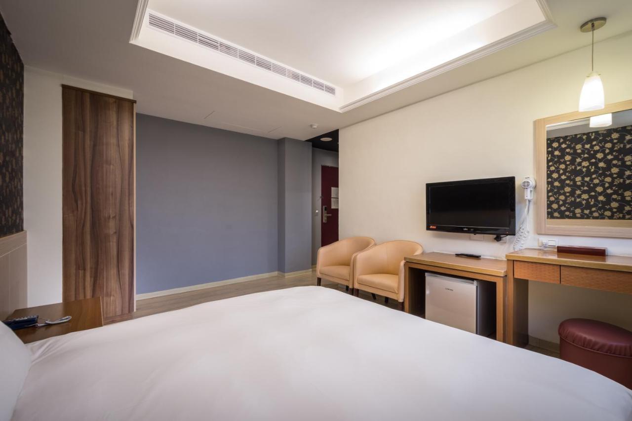 Yadi Hotel Пулі Екстер'єр фото