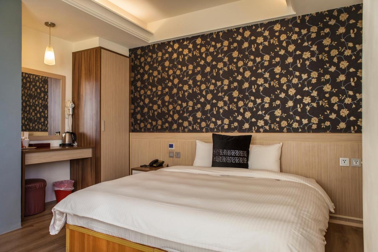 Yadi Hotel Пулі Екстер'єр фото
